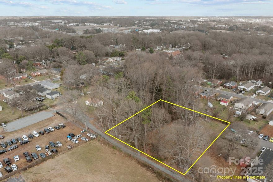 Discover the perfect opportunity to build multi-family or investment property on this .4-acre lot in a prime Charlotte location! Situated just 10 minutes from Charlotte Douglas International Airport and Uptown Charlotte, this lot offers unbeatable convenience with easy access to major highways, shopping, dining, and entertainment.