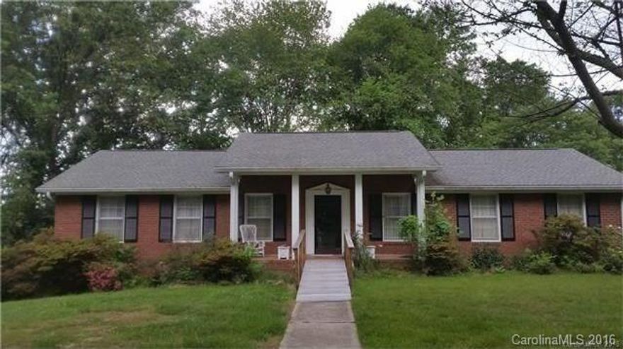 SCREENED PORCH ON MAIN LEVEL.  HARDWOOD FLOORS IN MOST ROOMS,  NEEDS UPDATING  H & B due Mon.  12/5 at 10 AM
