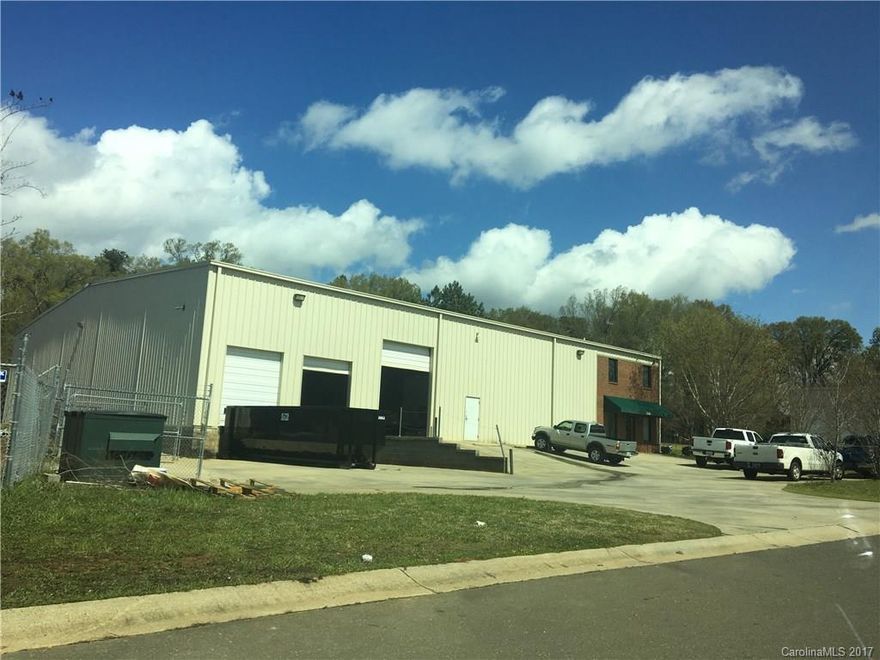 Are you ready to take your growing business to the next level and keep up with this growing economy?!?! Well here's the start to making your business more valuable and stop renting, buy this amazing commercial warehouse which includes 4 offices, 2 bathrooms and a shower.