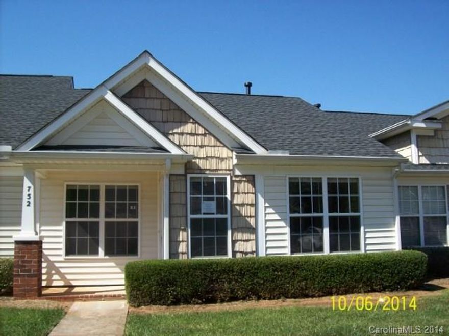 Charming Condo is move in ready! Brand new carpet & appliances. Quiet community, close to schools, shopping & restaurants!