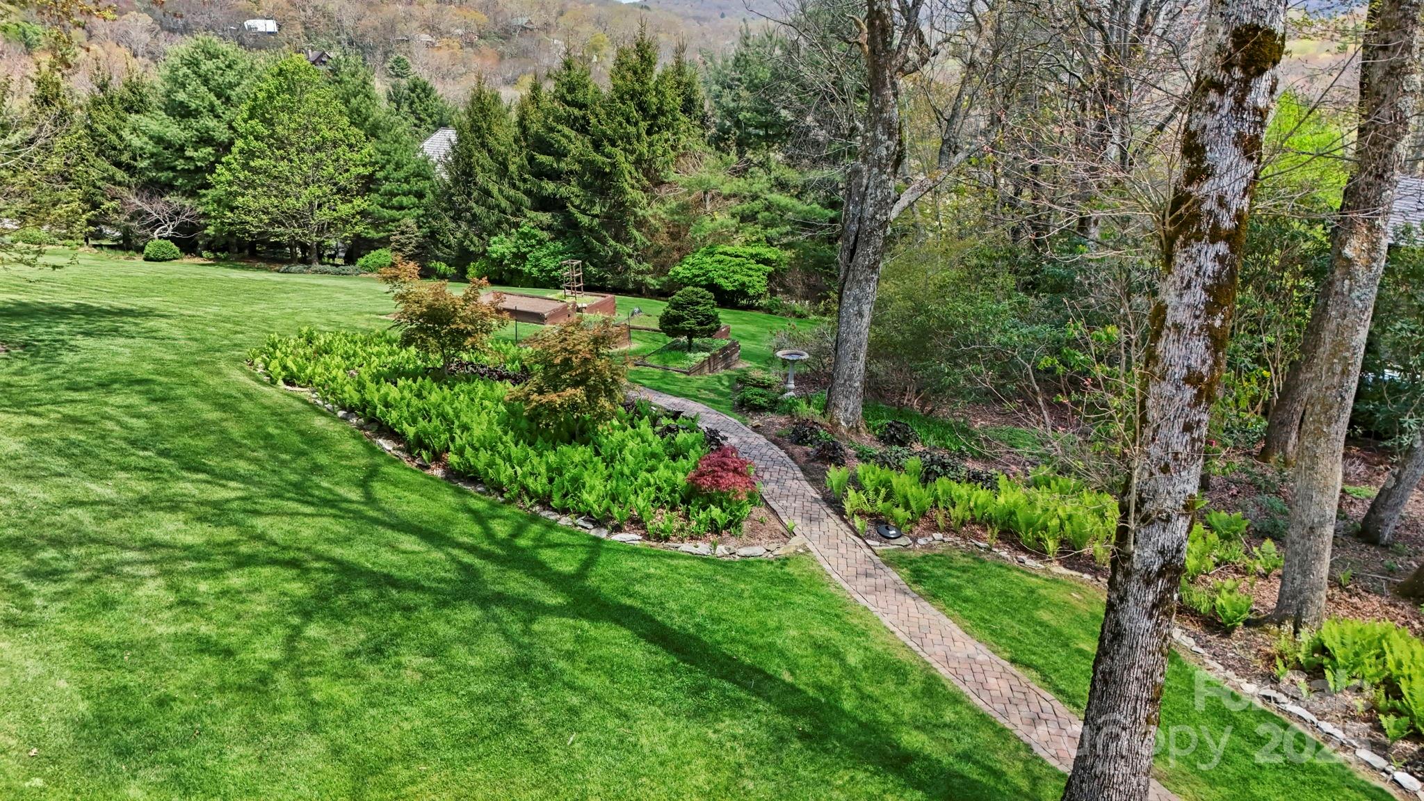 Blowing Rock, North Carolina 28605, United States, 5 Bedrooms Bedrooms, ,7 BathroomsBathrooms,Residential,Active,129876