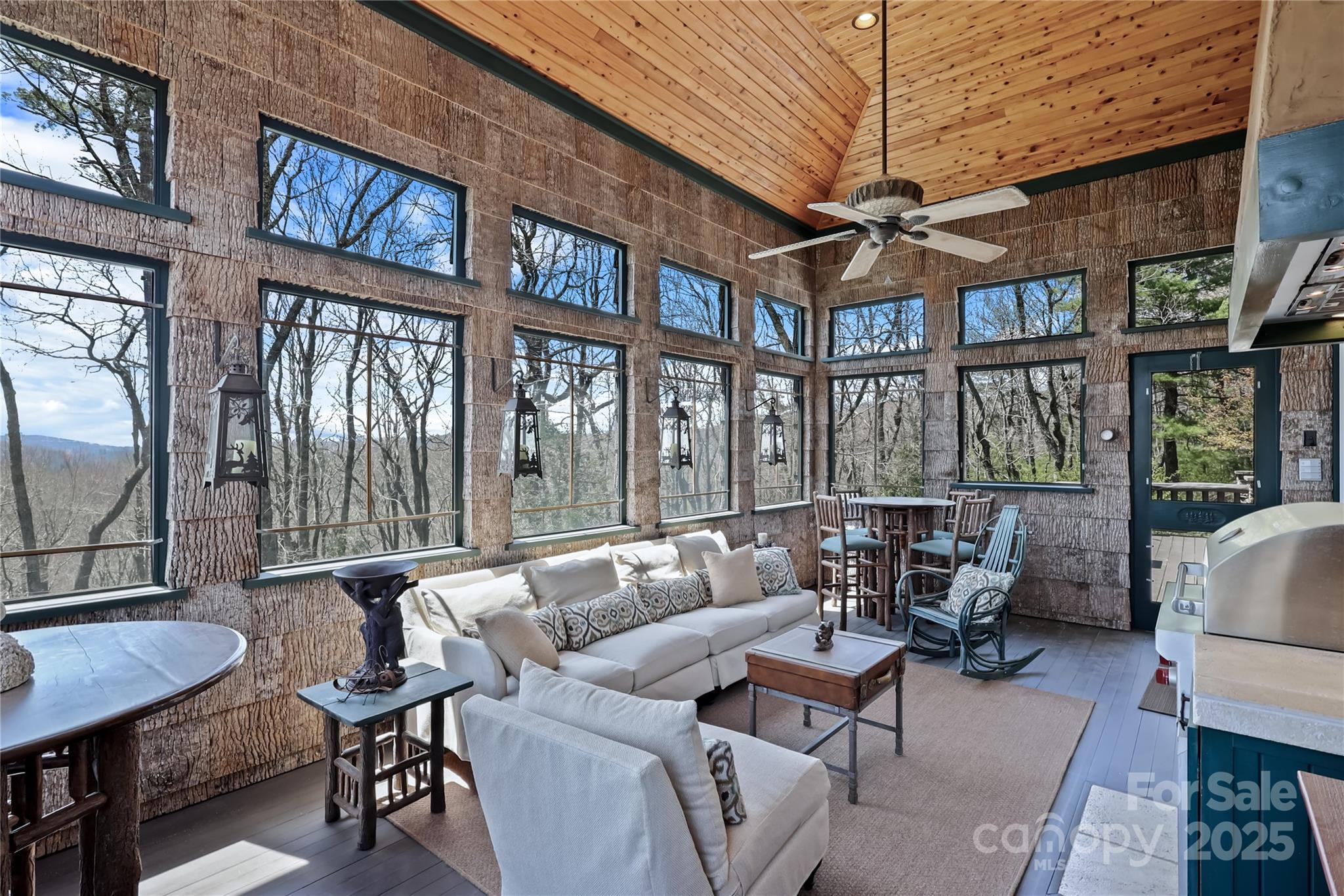 Blowing Rock, North Carolina 28605, United States, 5 Bedrooms Bedrooms, ,7 BathroomsBathrooms,Residential,Active,129876