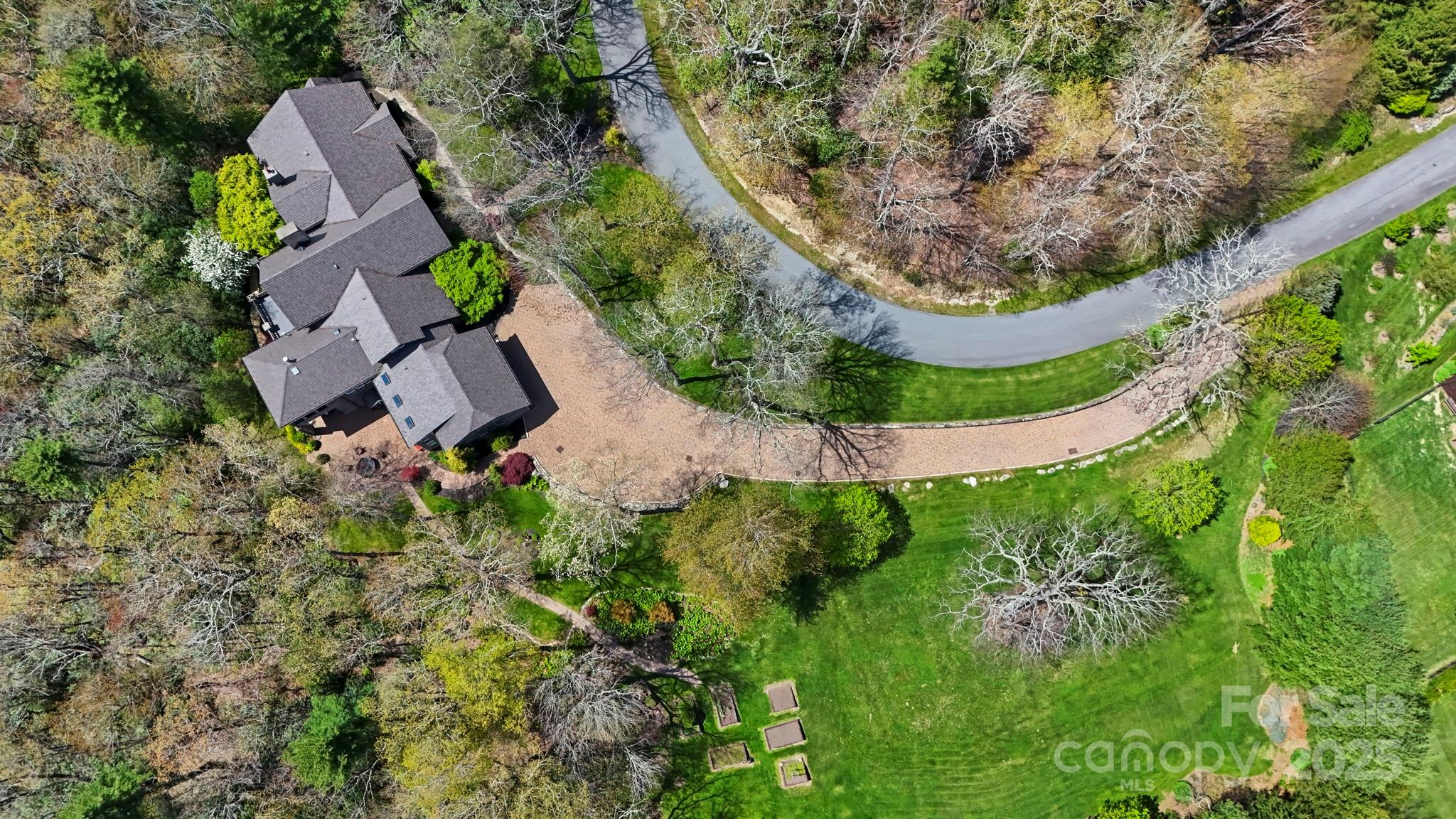 Blowing Rock, North Carolina 28605, United States, 5 Bedrooms Bedrooms, ,7 BathroomsBathrooms,Residential,Active,129876