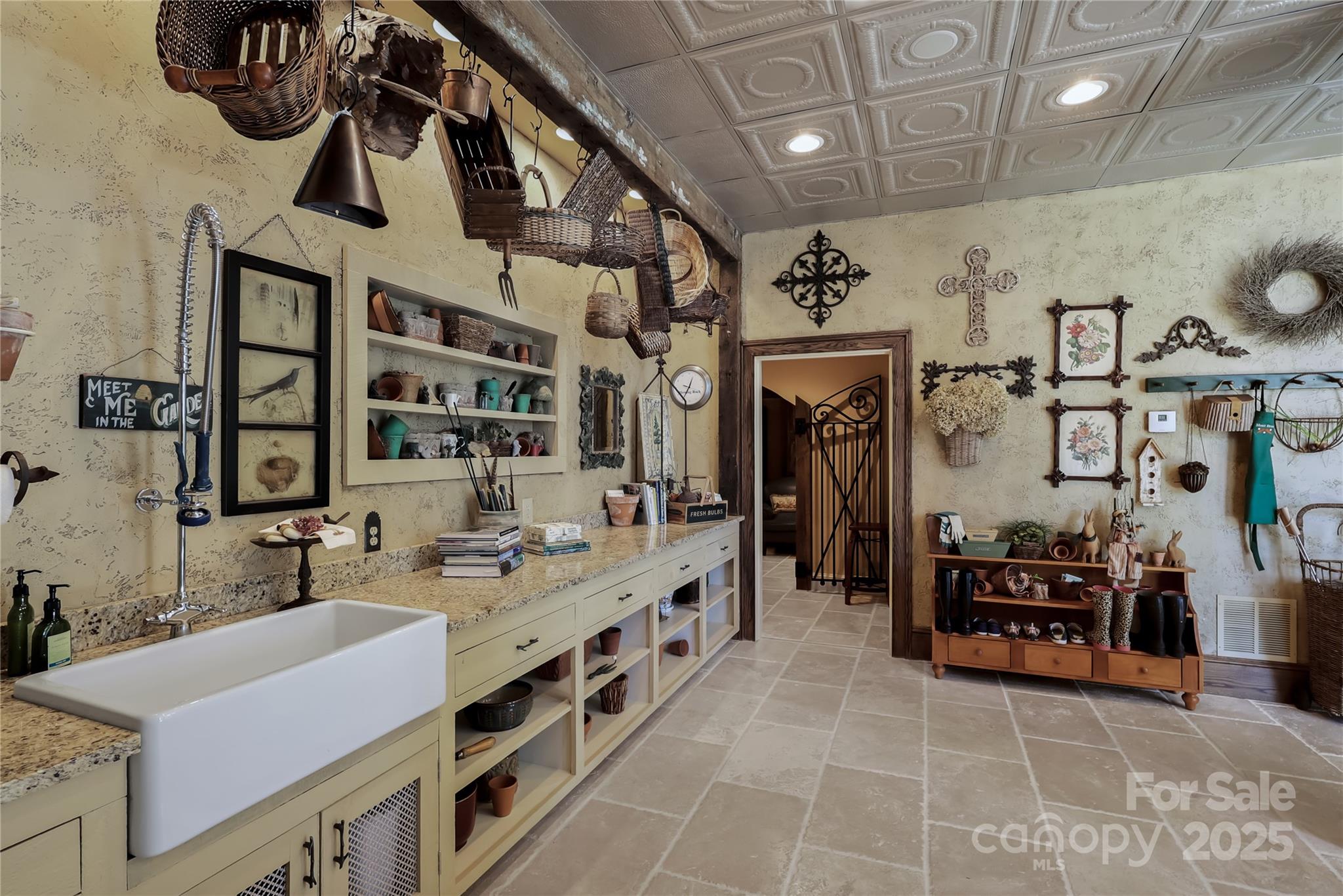 Blowing Rock, North Carolina 28605, United States, 5 Bedrooms Bedrooms, ,7 BathroomsBathrooms,Residential,Active,129876