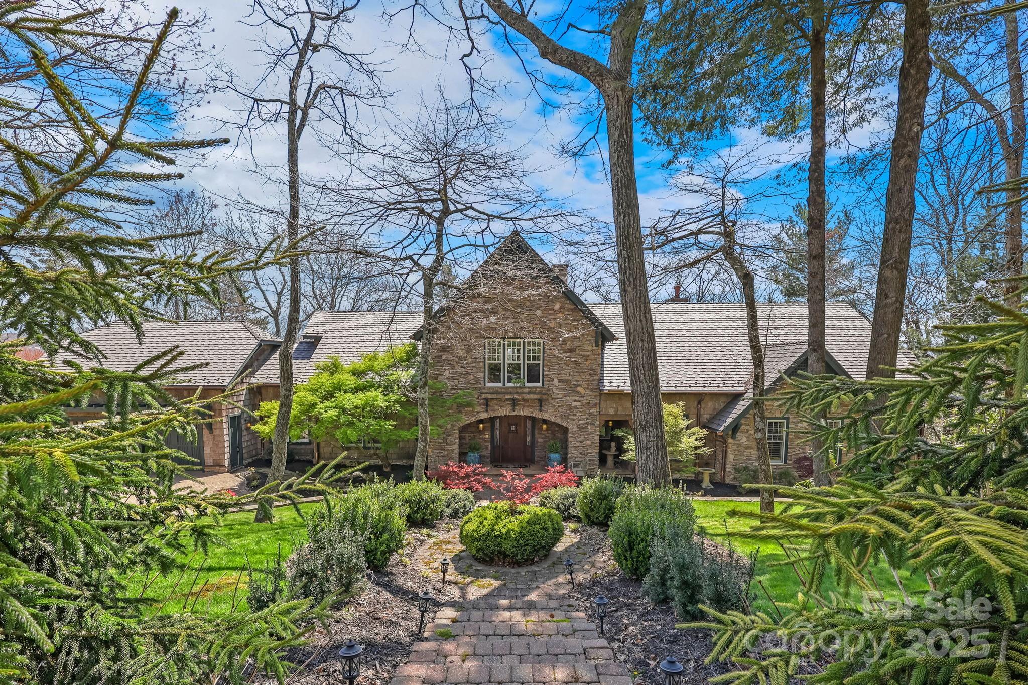 Blowing Rock, North Carolina 28605, United States, 5 Bedrooms Bedrooms, ,7 BathroomsBathrooms,Residential,Active,129876