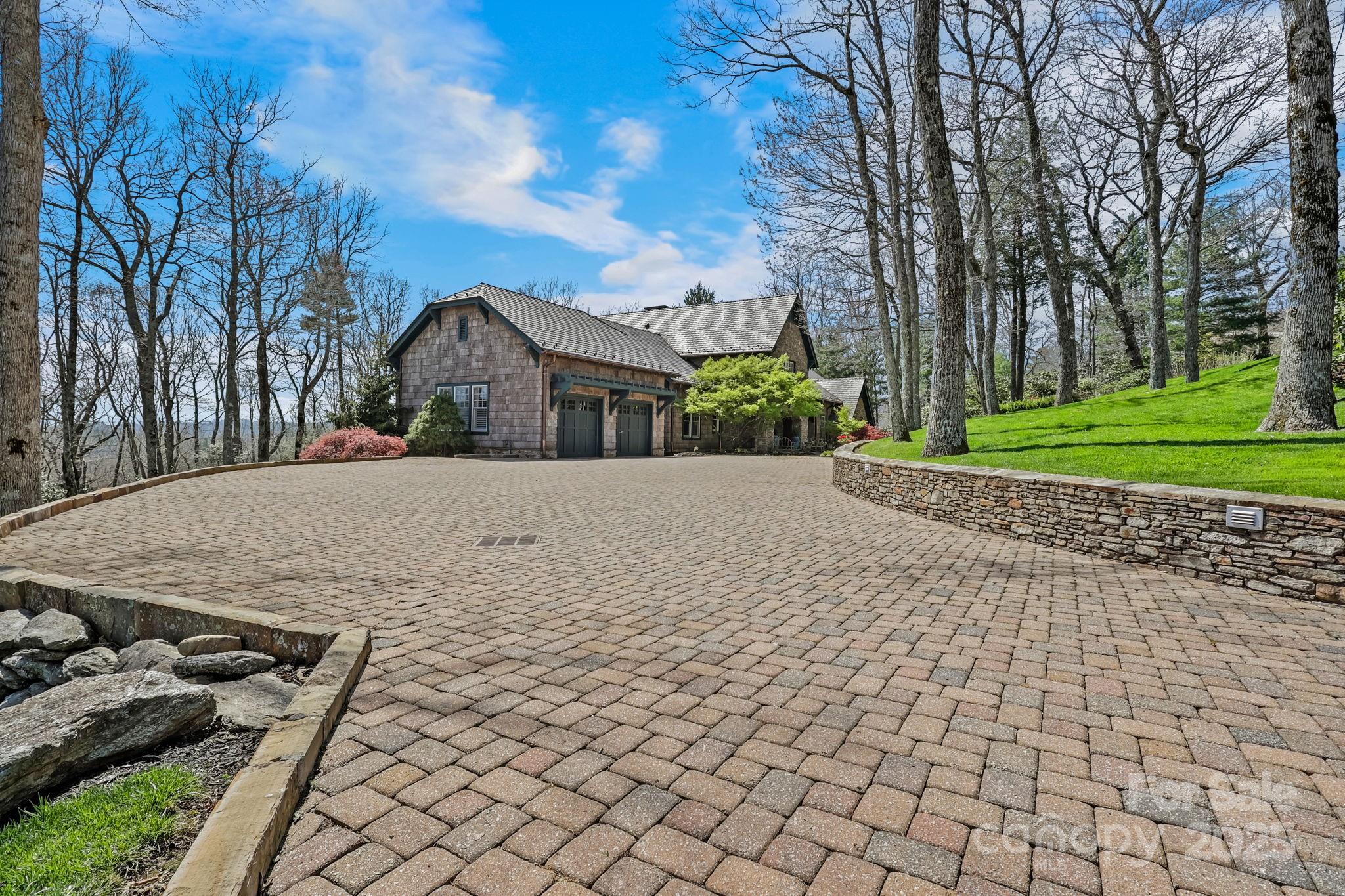 Blowing Rock, North Carolina 28605, United States, 5 Bedrooms Bedrooms, ,7 BathroomsBathrooms,Residential,Active,129876