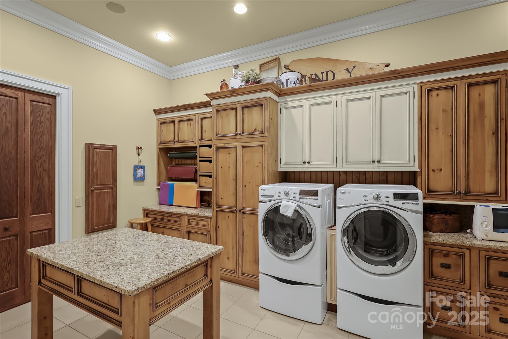 Blowing Rock, North Carolina 28605, United States, 5 Bedrooms Bedrooms, ,7 BathroomsBathrooms,Residential,Active,129876