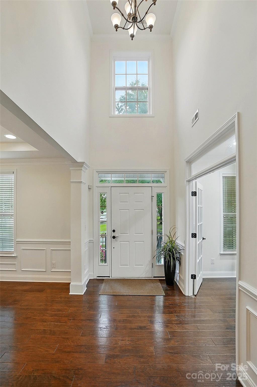 126 W Warfield Drive