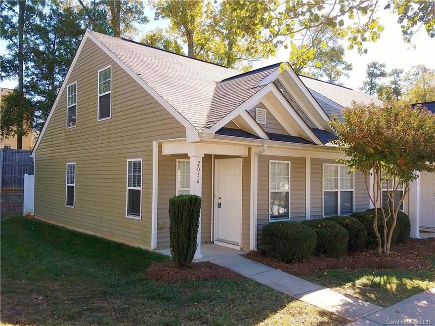 End unit 3 bedroom townhome with walk-in closet located in the heart of Lake Wylie, conveniently located to shopping, restaurants, neighborhood fitness center and more! Neighborhood swimming pool, Clover award winning schools. New Carpet and paint, move in ready!