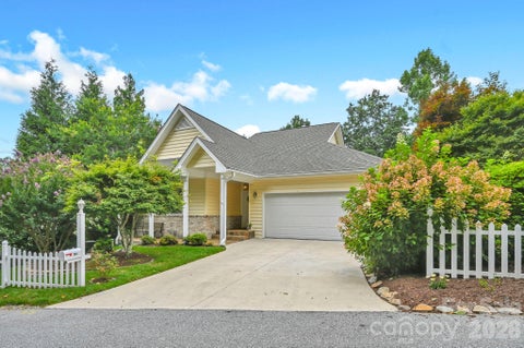 Photo of 230 Carriage Summitt Way #2423, Hendersonville, NC 28791 (MLS # 4408861)