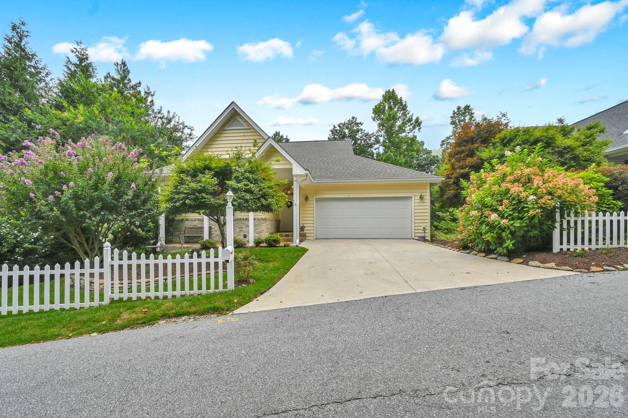 230 Carriage Summitt Way 2423