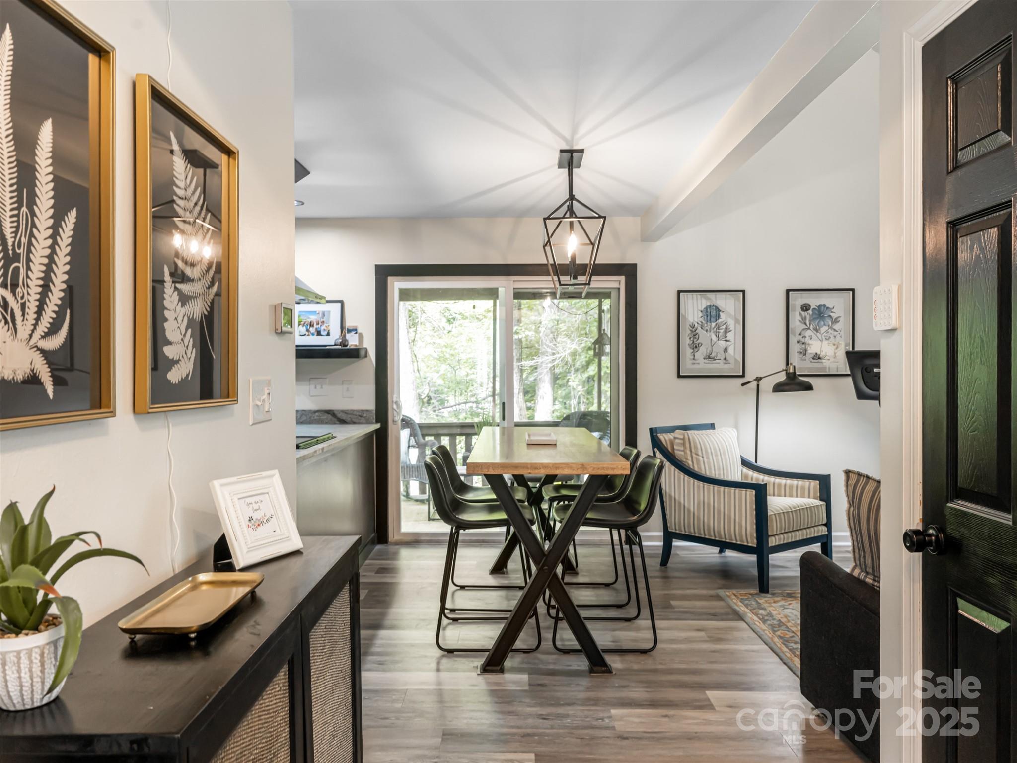 107 N Garden Court