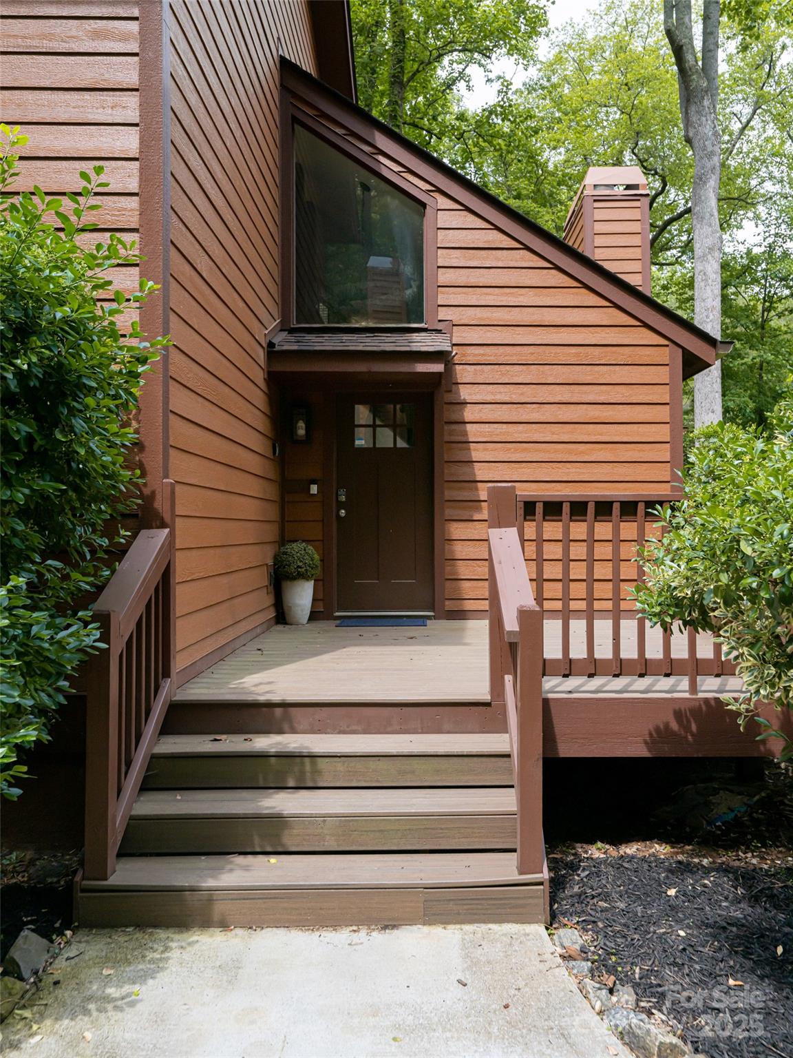 107 N Garden Court