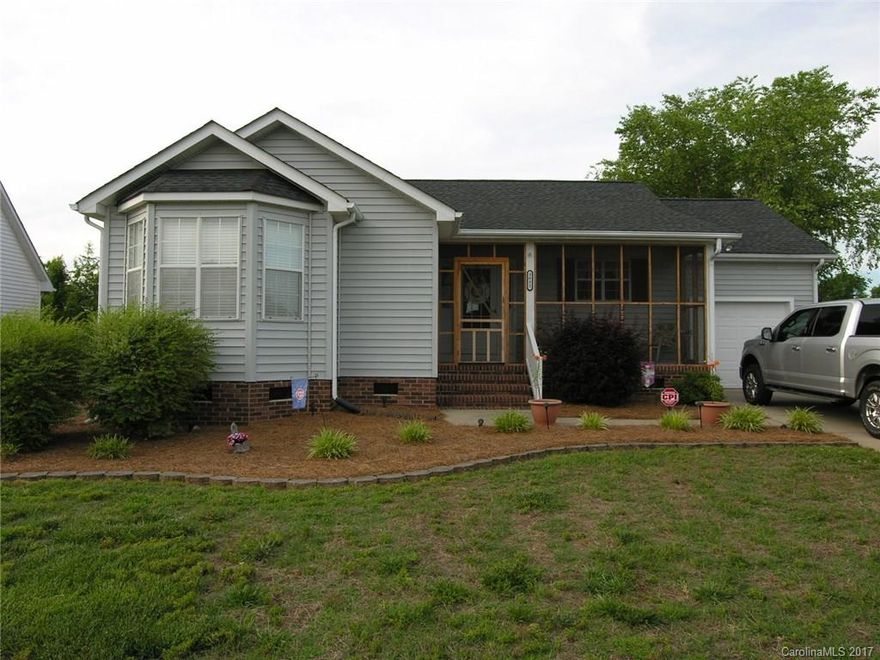 Nice ranch plan with split bedrooms, Great room w/ fireplace.  Remodeled inside, granite counters in kitchen w/ bar
laminate floors, vaulted ceilings, fenced back yard, out building, covered porch, screened porch, large deck, 1 car garage.