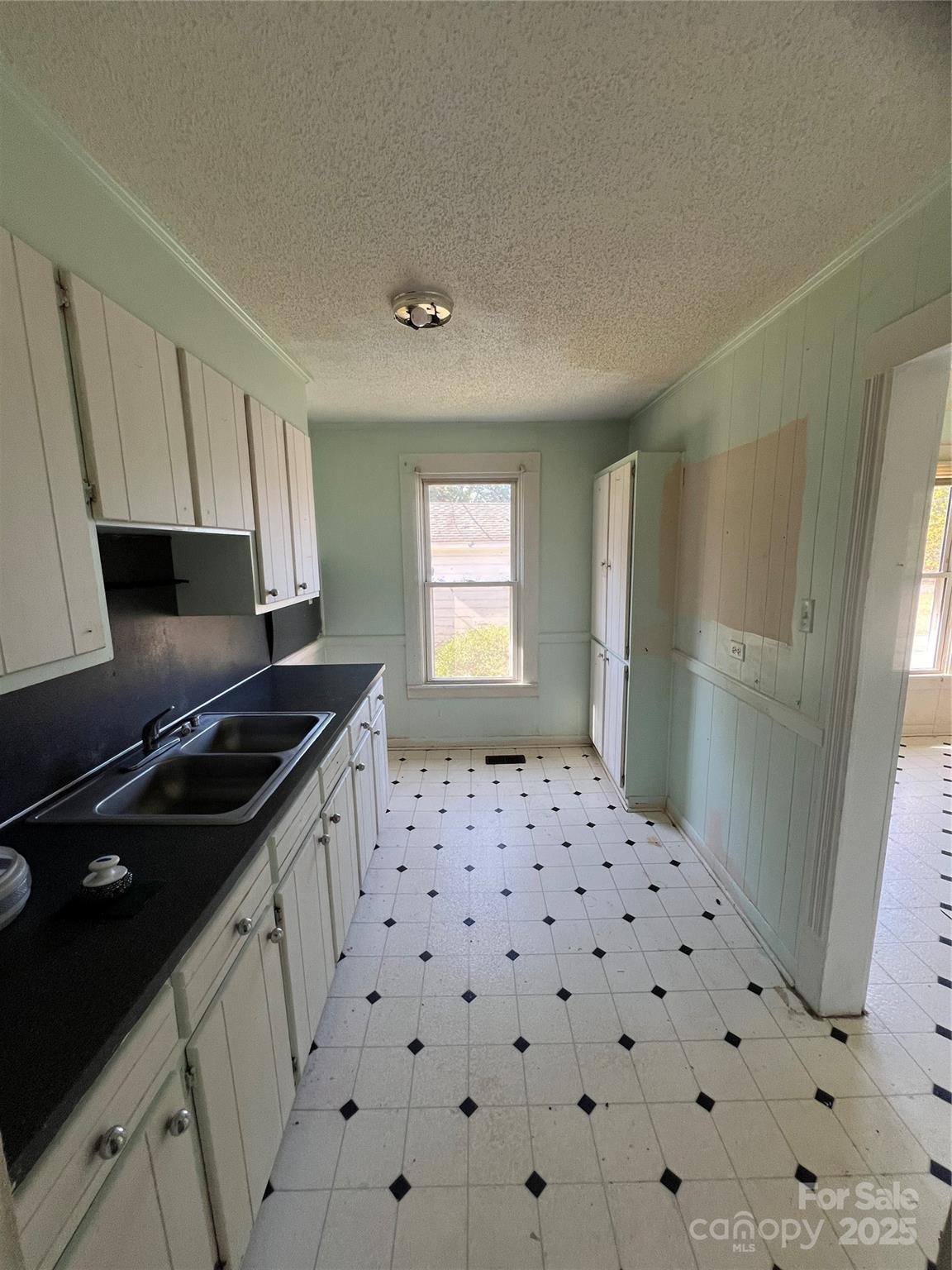 805 W Church Street W