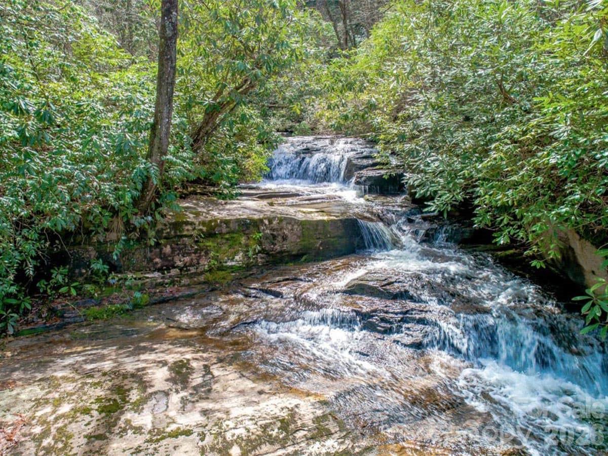 Round Mountain Falls - Land