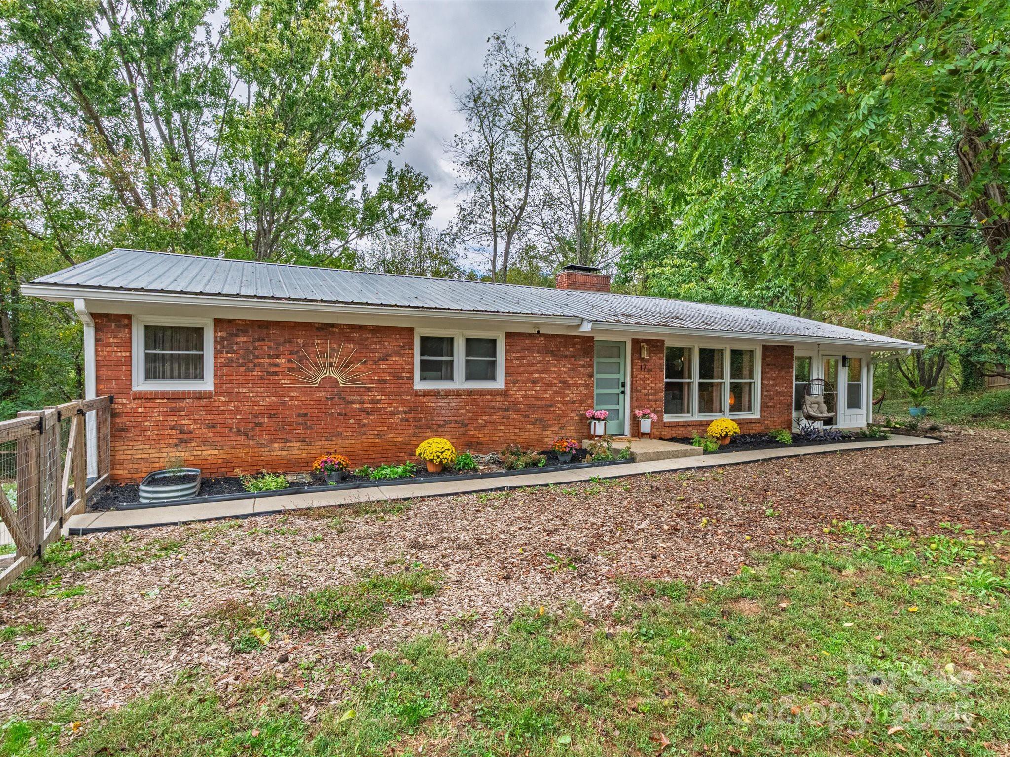 17 Hummingbird Lane