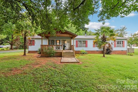 Photo of 122 S Main Street, New London, NC 28127 (MLS # 4333472)