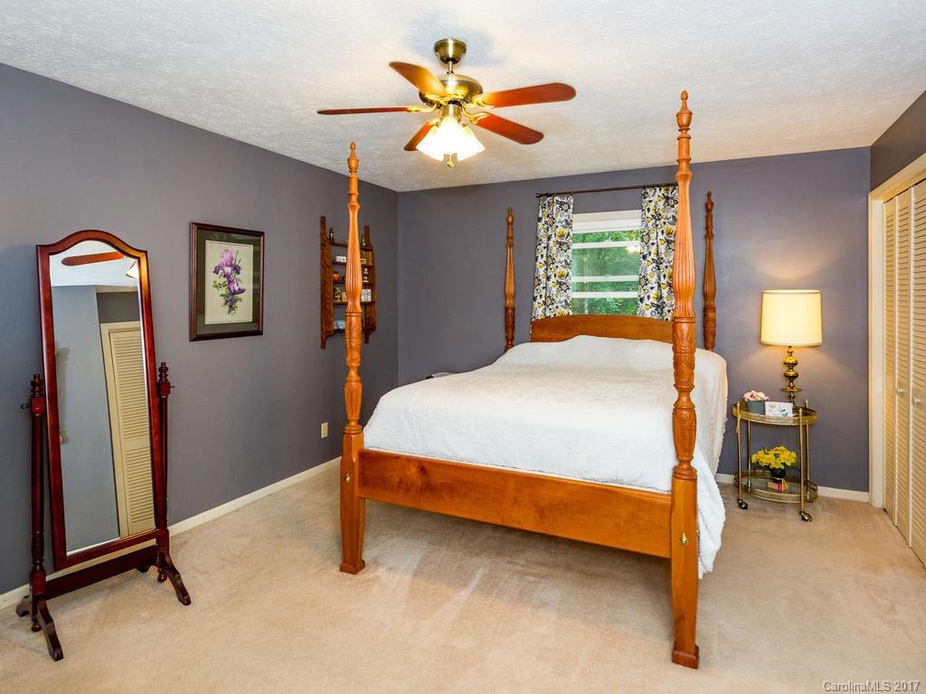 English Hills - Residential