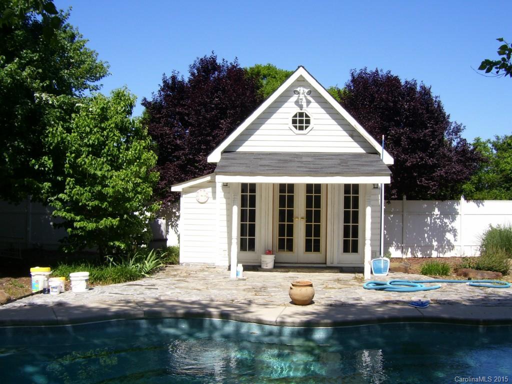 Falcon Crest - Residential