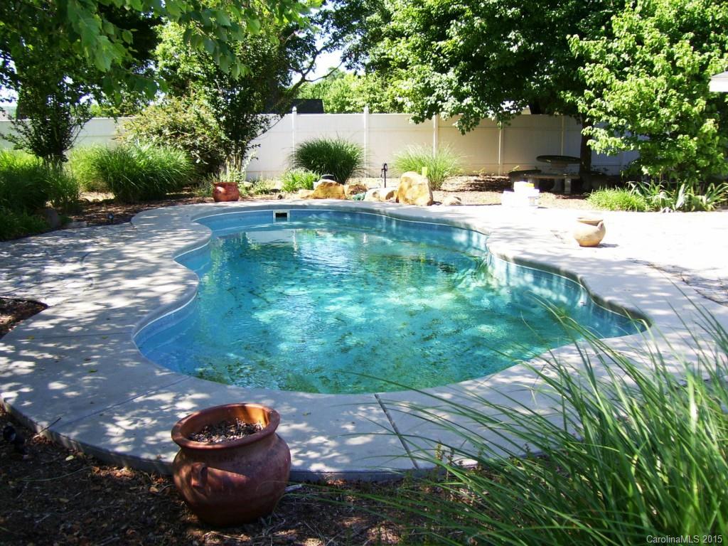 Falcon Crest - Residential