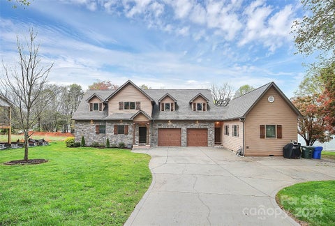 Photo for 149 Lakeshore Drive