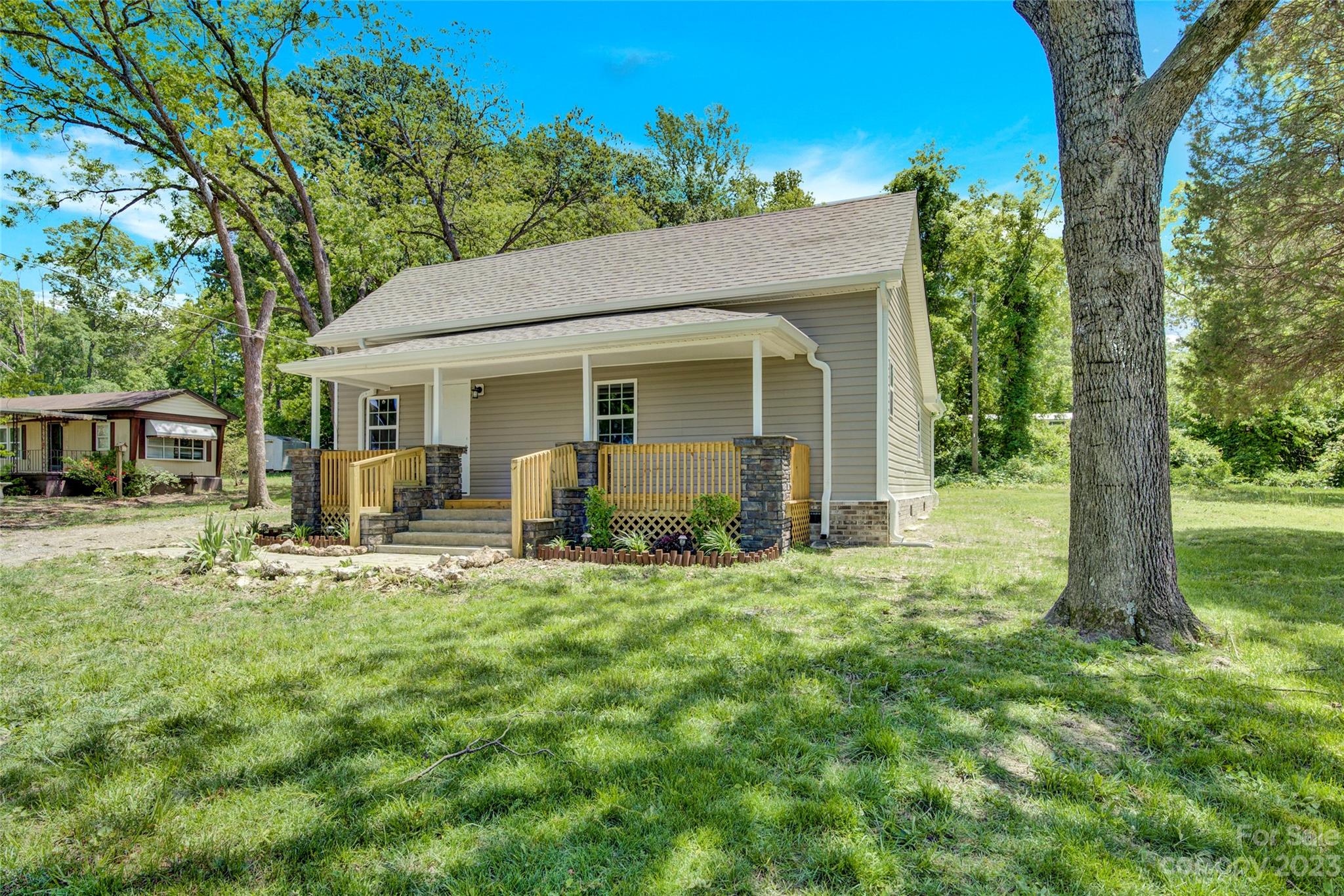 Photo 1 of 34 — 505 W Lime Street, Blacksburg, SC 29702