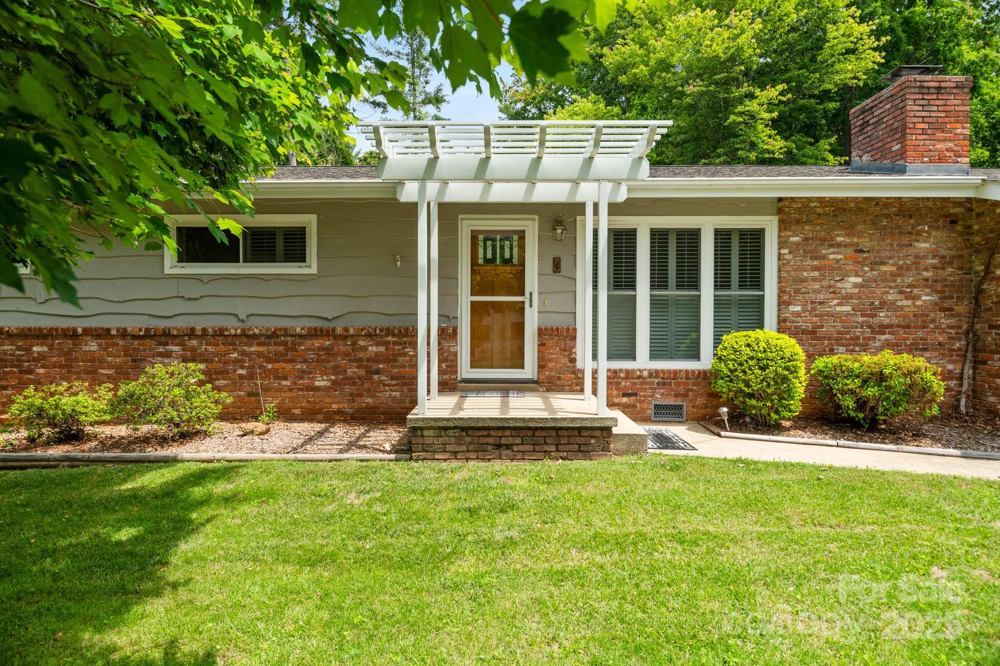 4 Sourwood Lane E