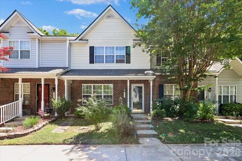Photo of 7543 Petrea Lane, Charlotte, NC 28227 (MLS # 4385557)