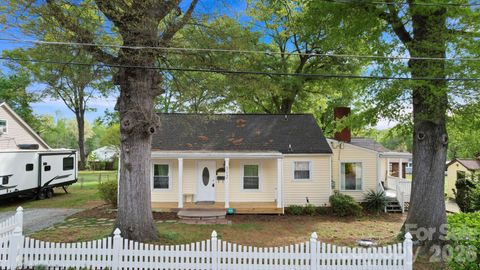 Photo of 312 Cook Street, Mooresville, NC 28115 (MLS # 4367101)
