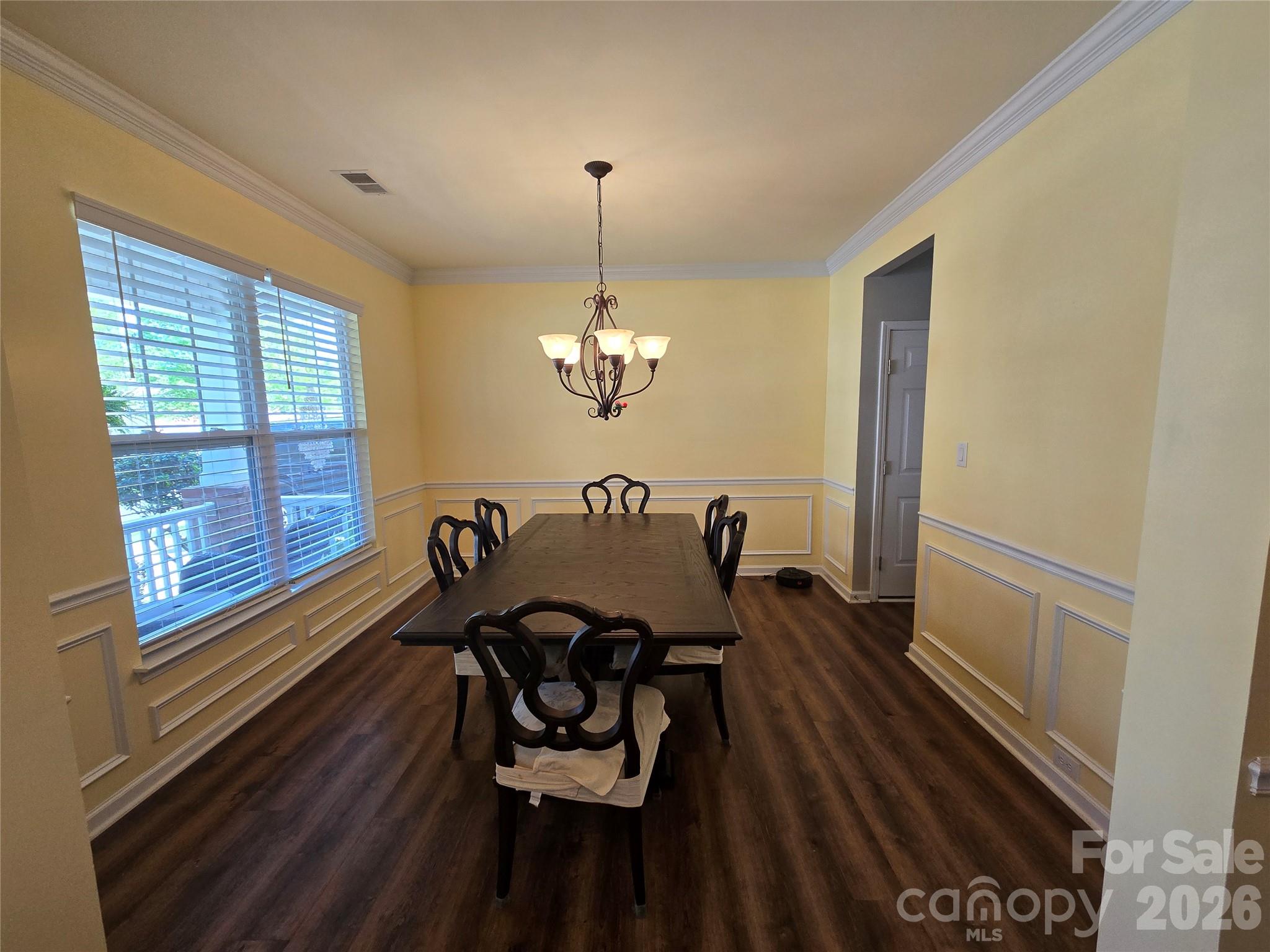 8006 Fine Robe Drive