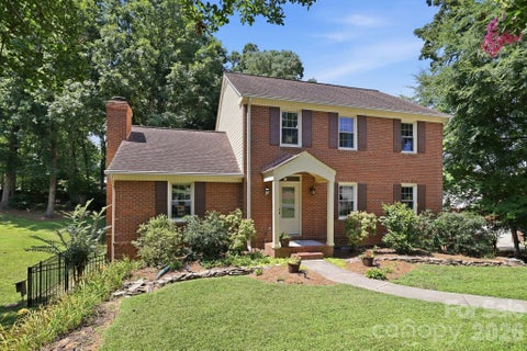 Photo of 340 Walnut Point Drive, Matthews, NC 28105 (MLS # 4392617)