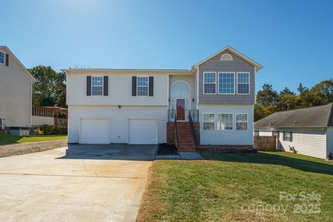 Photo of 3673 Farm Lake Drive SW, Concord, NC 28027 (MLS # 4312782) Photo of 3673 Farm Lake Drive SW, Concord, NC 28027 (MLS # 4312782)