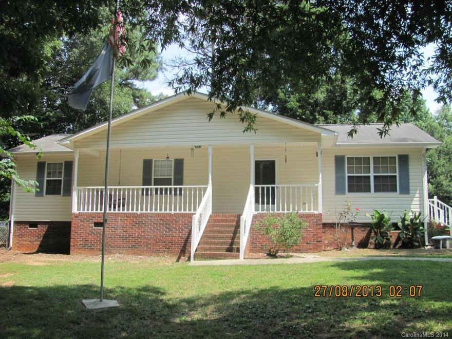 Very nice 3 bedroom/2 bath house. Very practical home, priced to sell. Fenced rear yard, rocking chair front porch, nice rural location. Only $114,900.