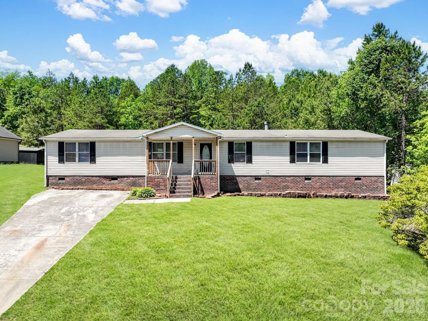 Spacious, 5 bedroom home conveniently located to Downtown Kannapolis! Kitchen has been recently updated with new cabinets and countertops. Large living room AND family room with a fireplace. Primary bedroom features ensuite bathroom with shower and large tub. Nice sized backyard for summer entertaining. Don't miss out on this one!