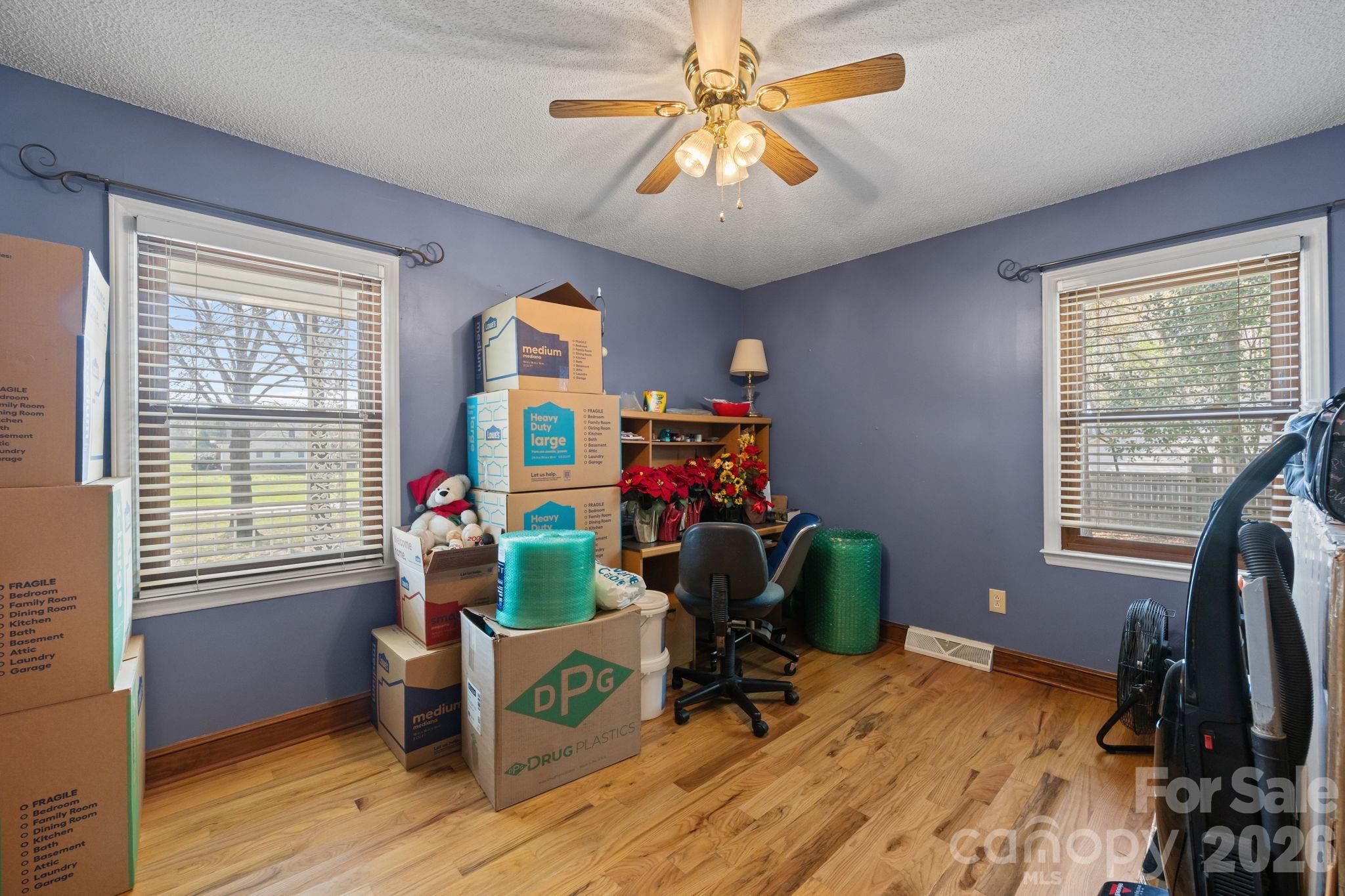 WHITE OAKS - Residential