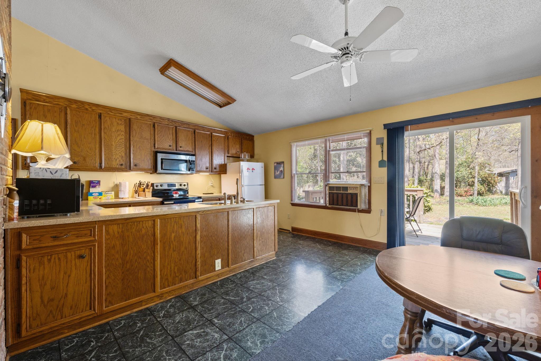 WHITE OAKS - Residential