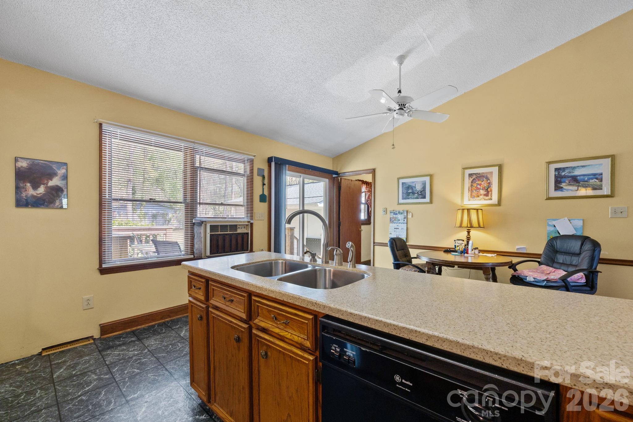 WHITE OAKS - Residential