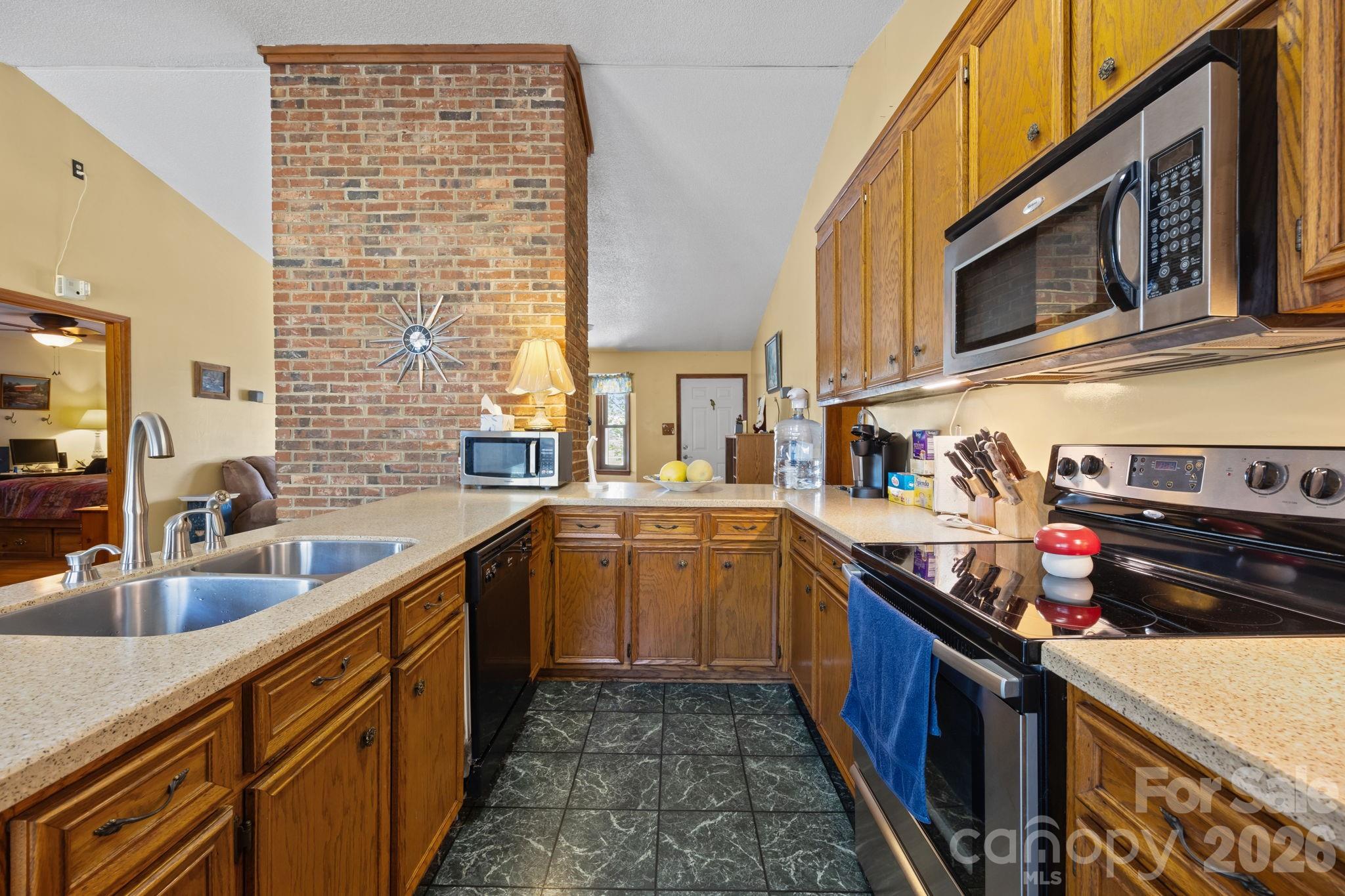 WHITE OAKS - Residential