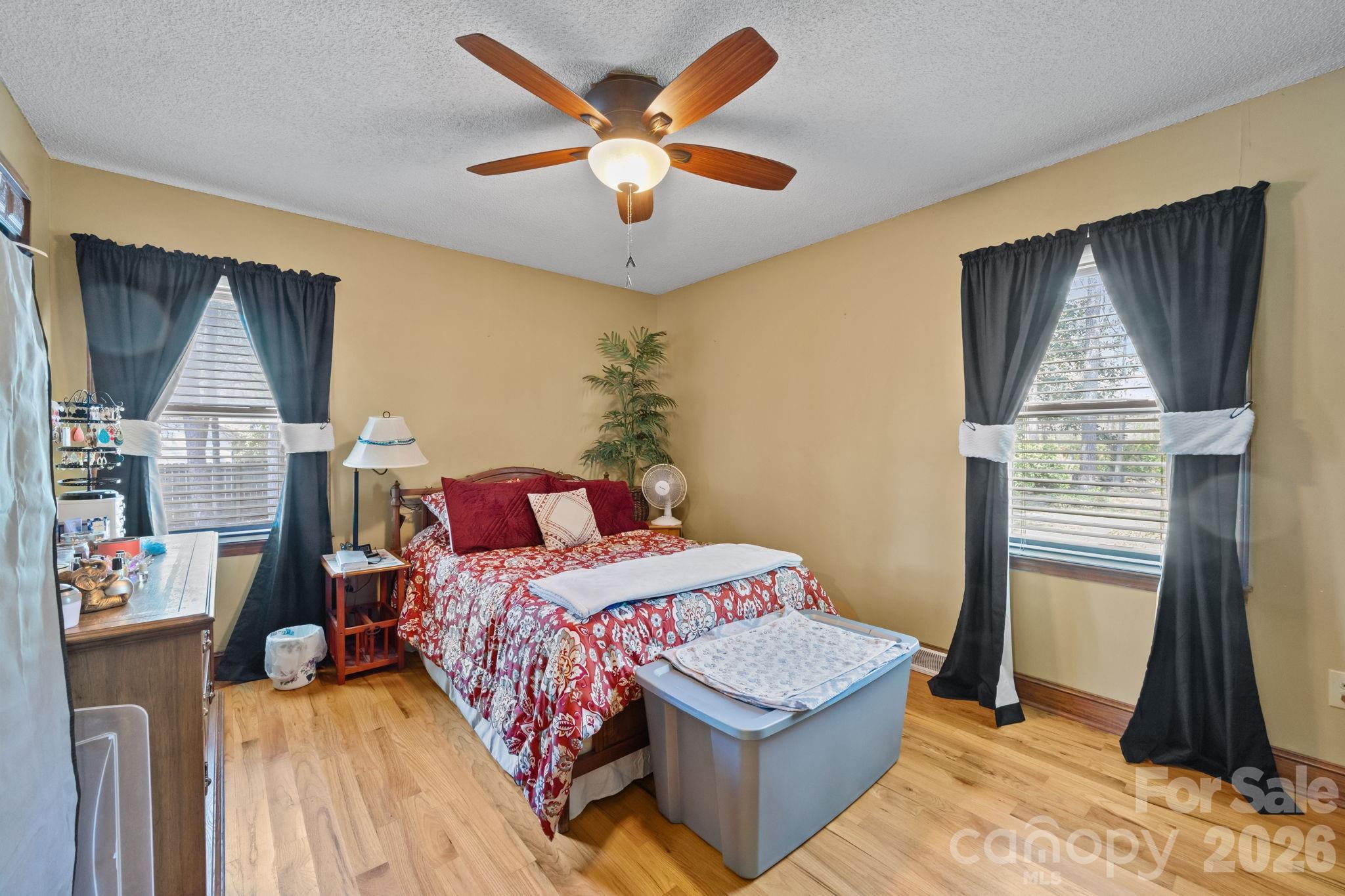 WHITE OAKS - Residential