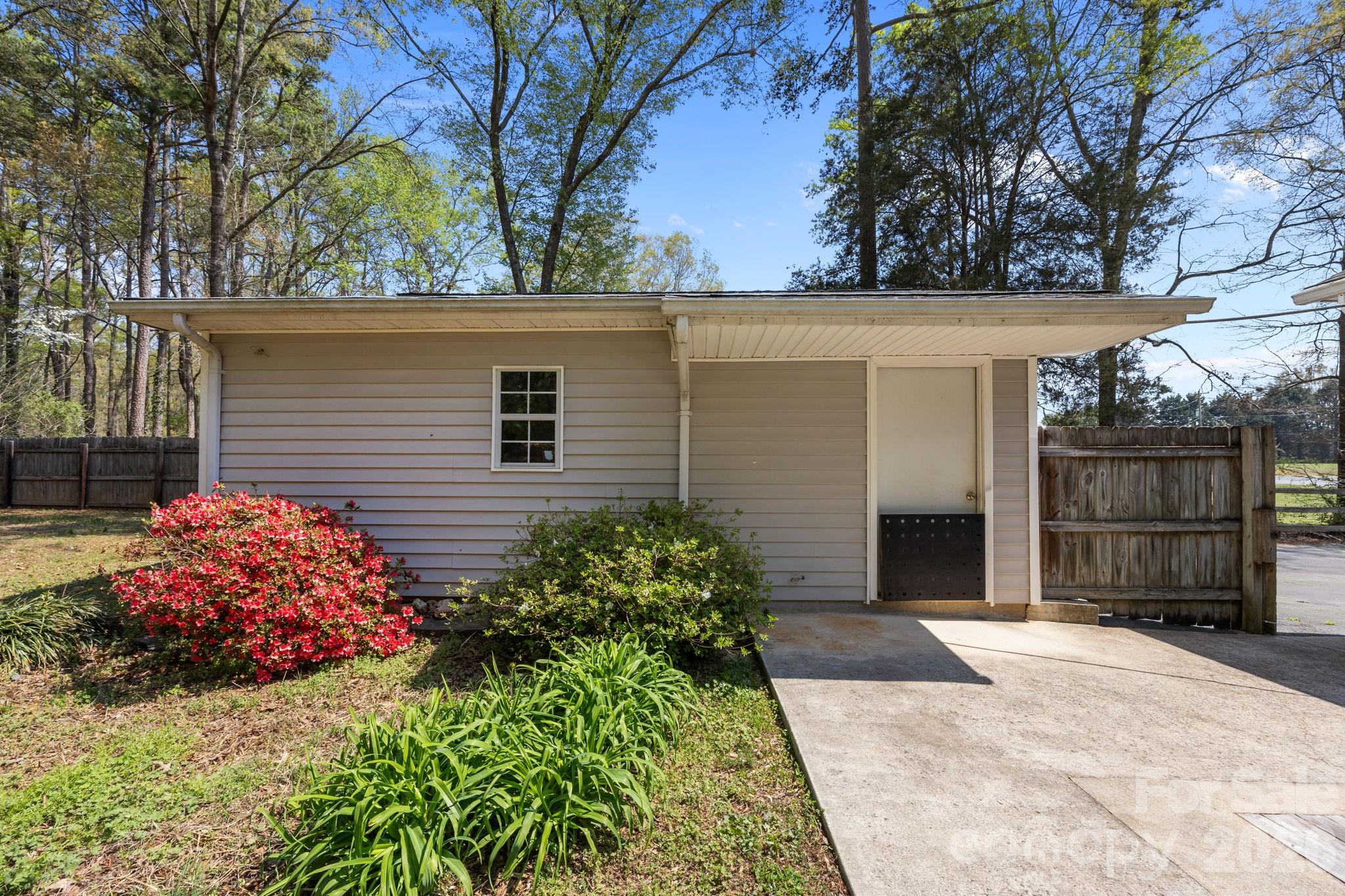 WHITE OAKS - Residential