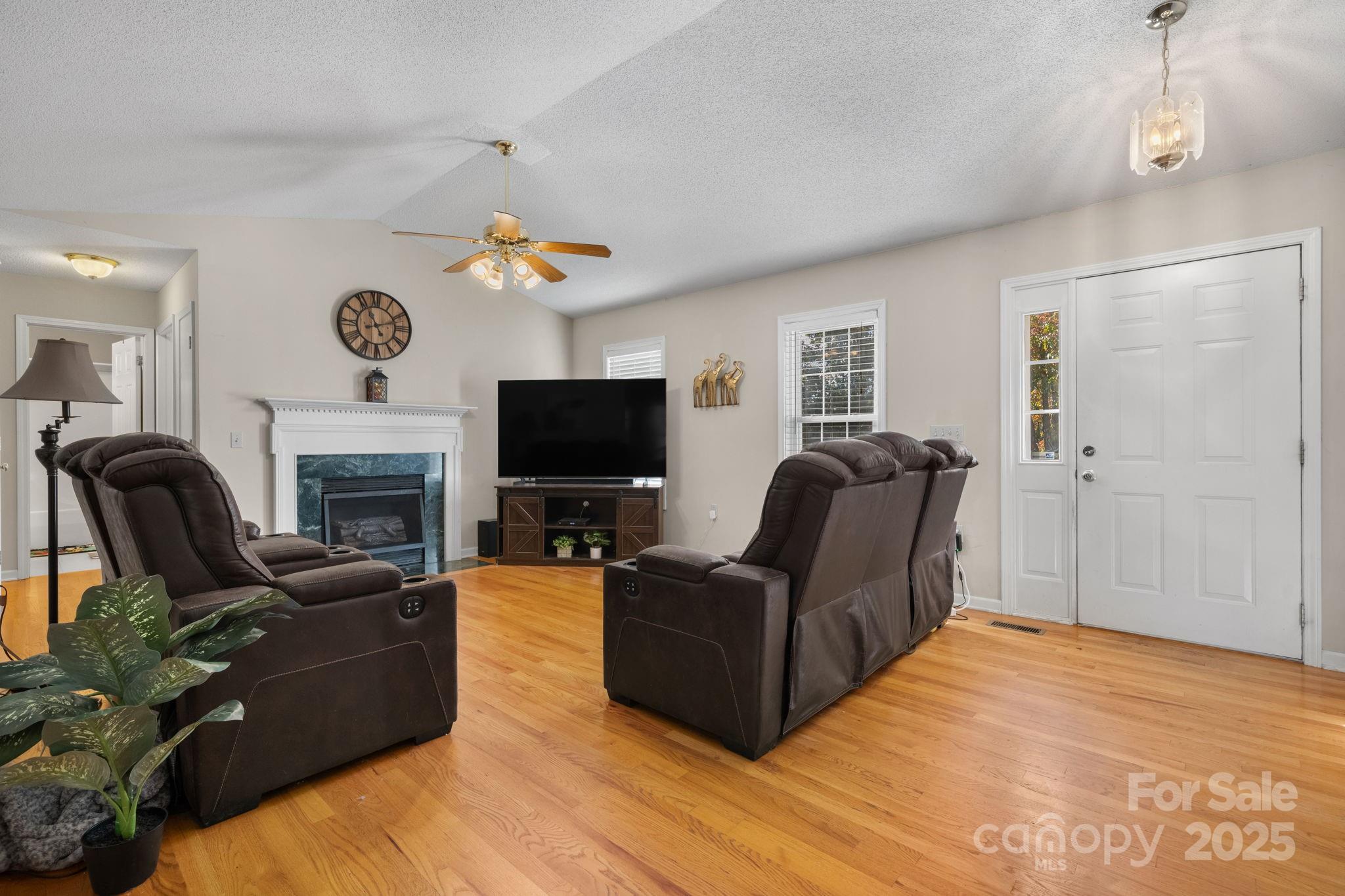 815 Catawba Valley Boulevard SE