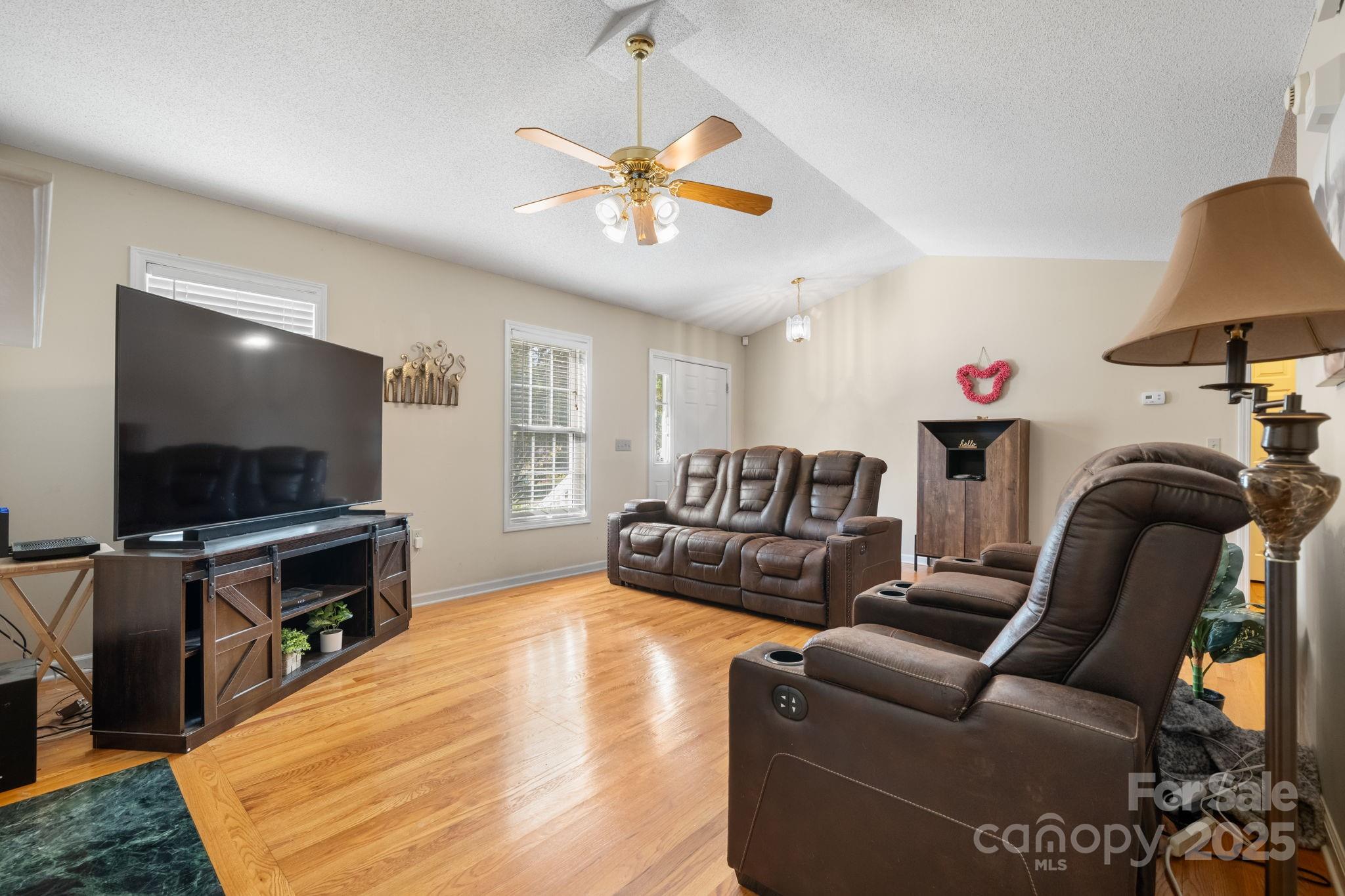 815 Catawba Valley Boulevard SE