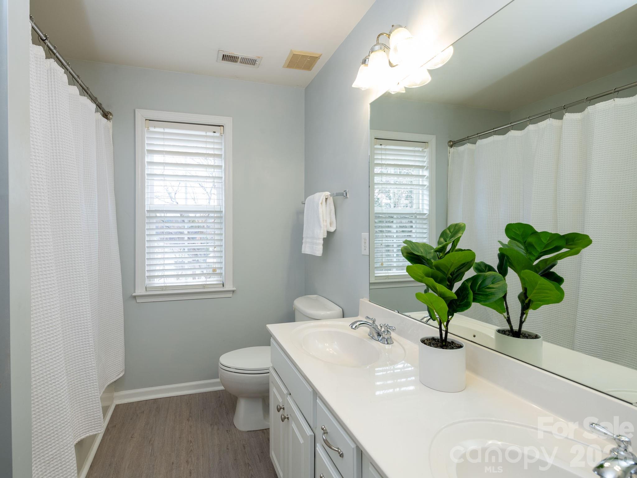 Gates At Waterside - Residential