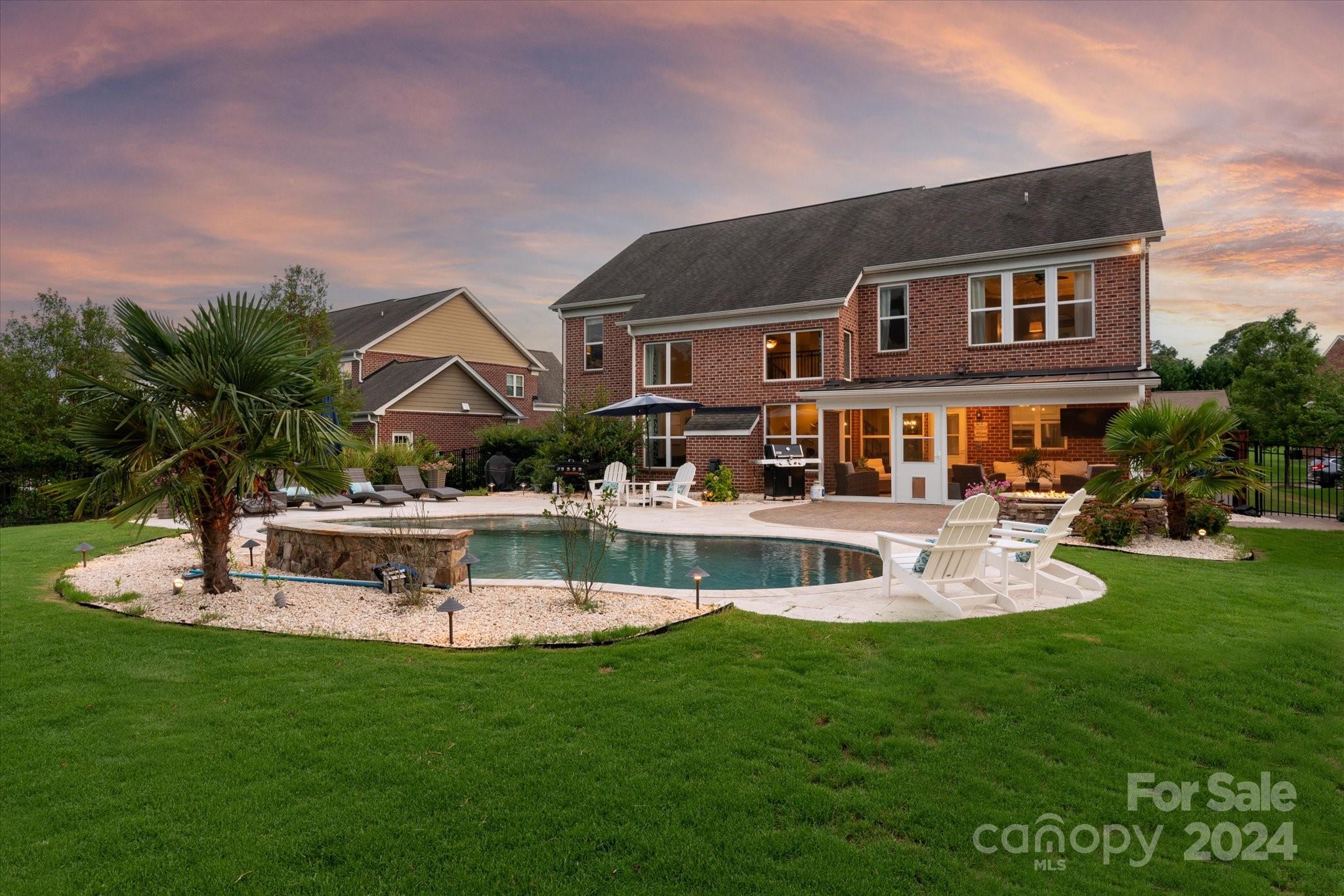 The Chimneys of Marvin - Residential