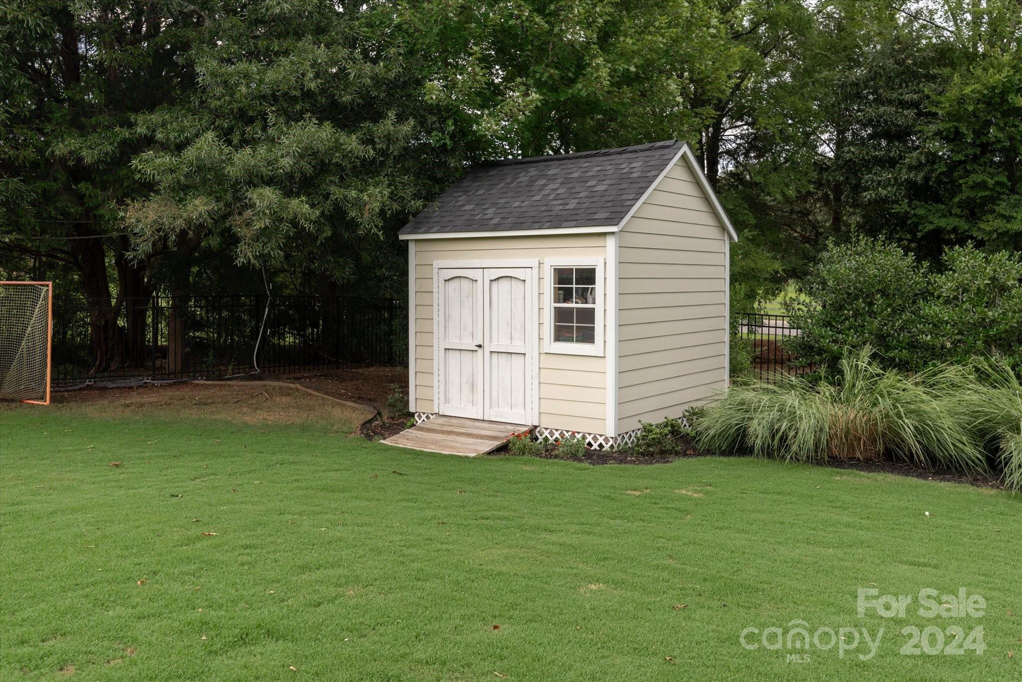 The Chimneys of Marvin - Residential