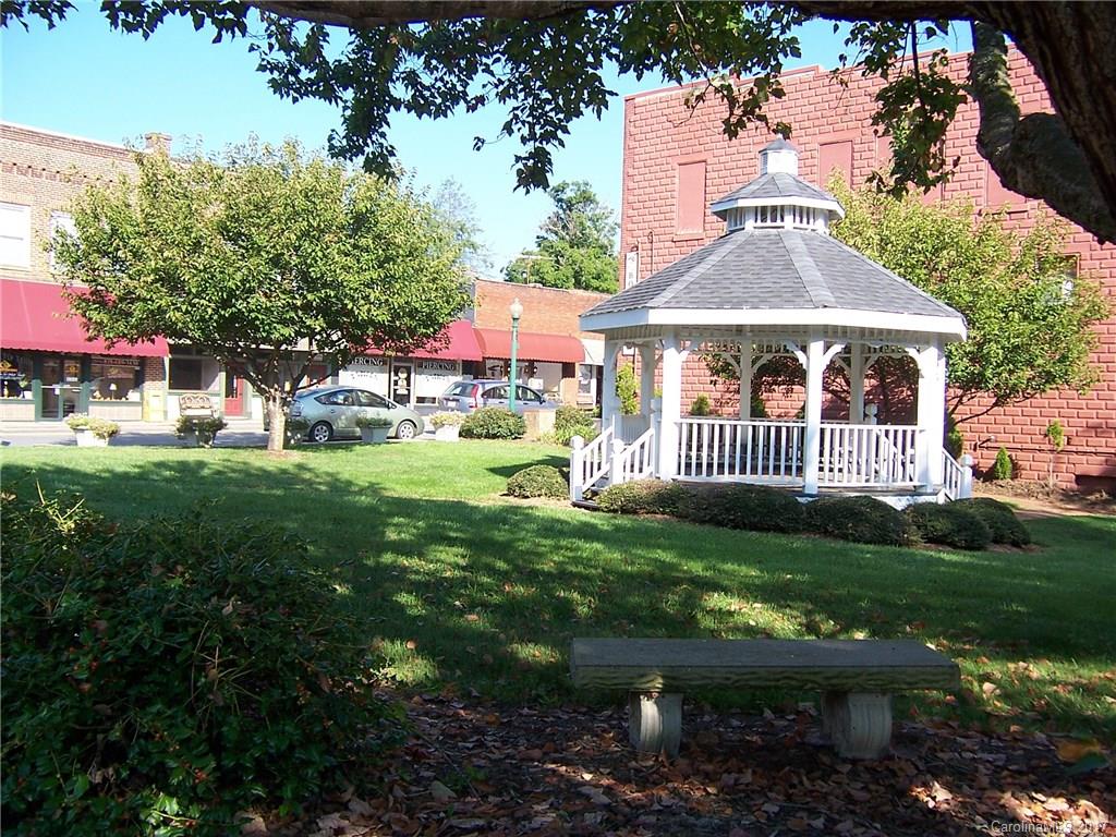 Mountain Traditions - Land