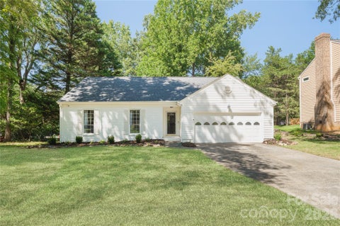 Photo of 8805 Golf Ridge Drive, Charlotte, NC 28277 (MLS # 4418369)