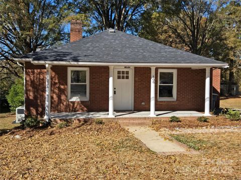 Photo of 108 Hemlock Avenue, Kannapolis, NC 28081 (MLS # 4320995)