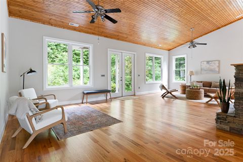 15 Falcon Crest Drive Fairview NC 28730